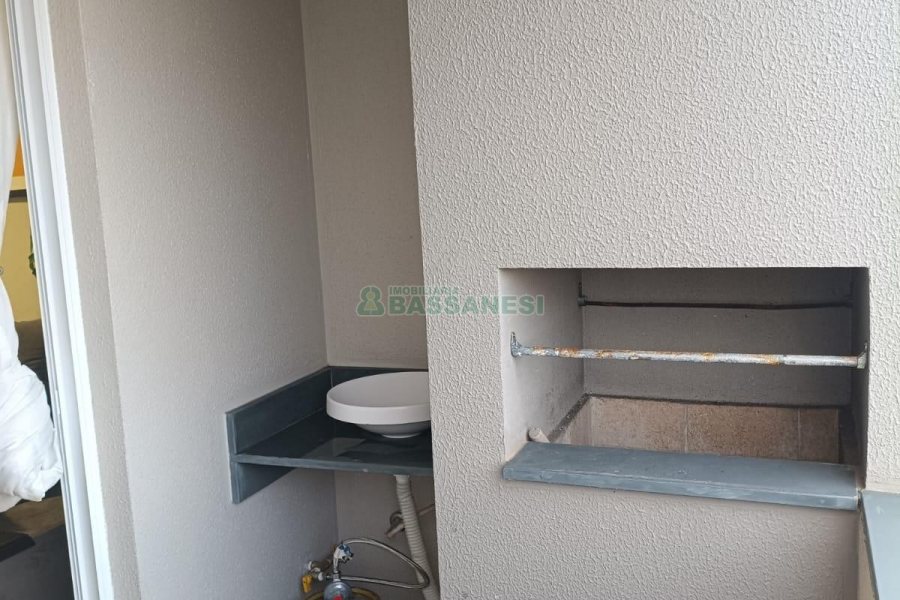 Apto Mobiliado com 56m², 2 dormitórios, 1 vaga, no bairro Presidente Vargas em Caxias do Sul para Alugar