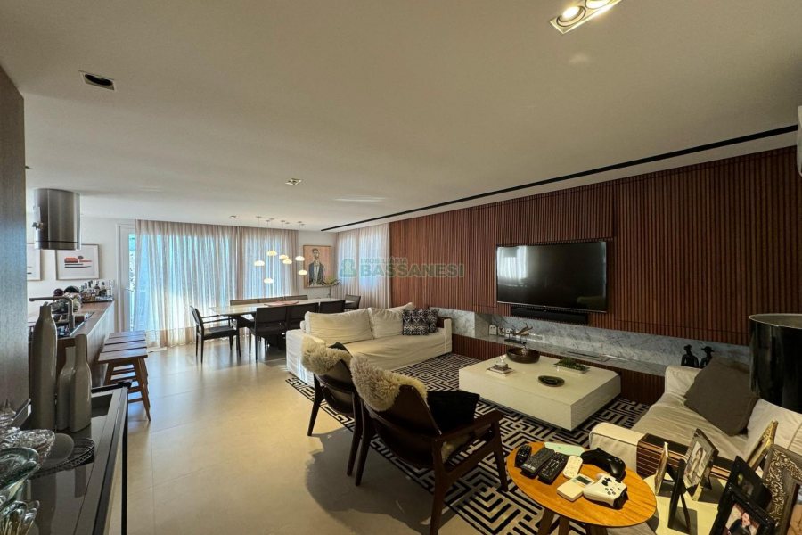 Apartamento com 161m², 3 dormitórios, 3 vagas, no bairro Exposição em Caxias do Sul para Comprar
