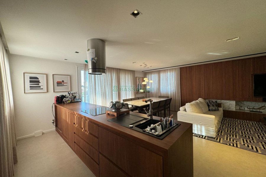 Apartamento com 161m², 3 dormitórios, 3 vagas, no bairro Exposição em Caxias do Sul para Comprar