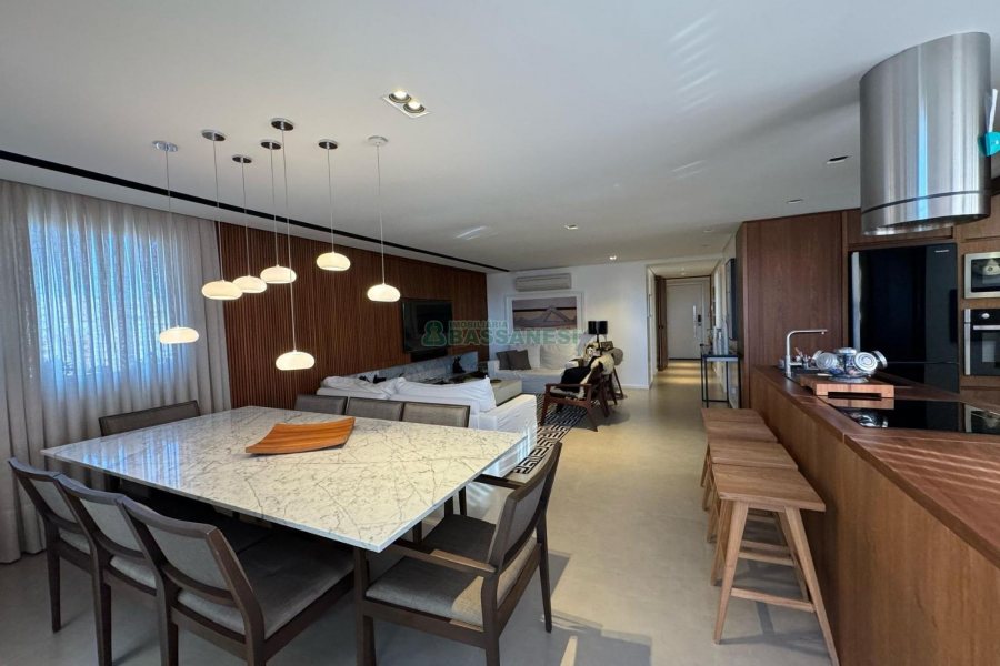 Apartamento com 161m², 3 dormitórios, 3 vagas, no bairro Exposição em Caxias do Sul para Comprar