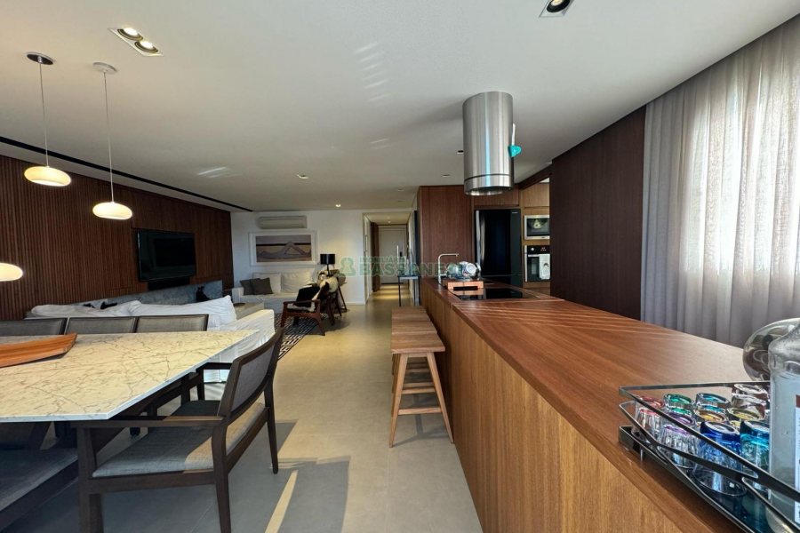 Apartamento com 161m², 3 dormitórios, 3 vagas, no bairro Exposição em Caxias do Sul para Comprar
