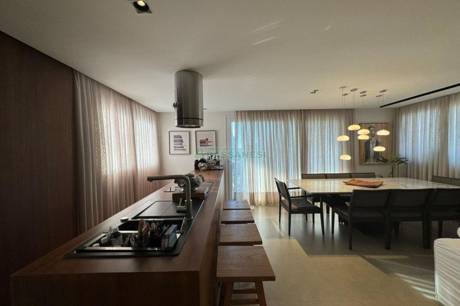 Apartamento com 161m², 3 dormitórios, 3 vagas, no bairro Exposição em Caxias do Sul para Comprar