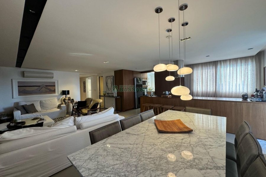 Apartamento com 161m², 3 dormitórios, 3 vagas, no bairro Exposição em Caxias do Sul para Comprar