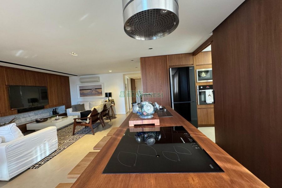 Apartamento com 161m², 3 dormitórios, 3 vagas, no bairro Exposição em Caxias do Sul para Comprar
