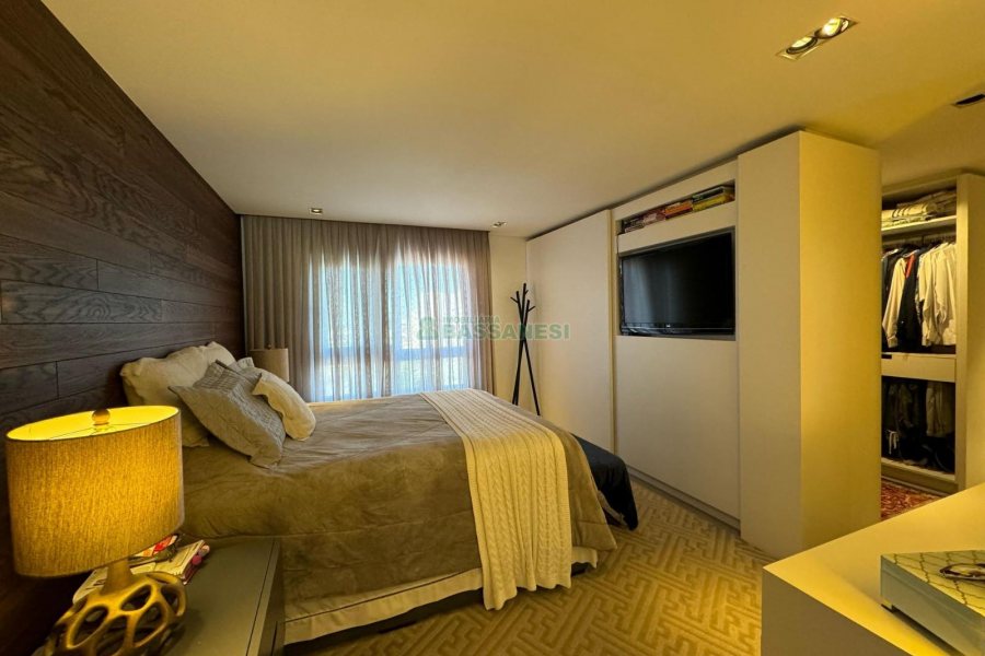 Apartamento com 161m², 3 dormitórios, 3 vagas, no bairro Exposição em Caxias do Sul para Comprar