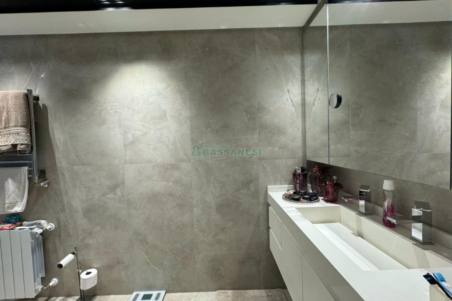 Apartamento com 161m², 3 dormitórios, 3 vagas, no bairro Exposição em Caxias do Sul para Comprar