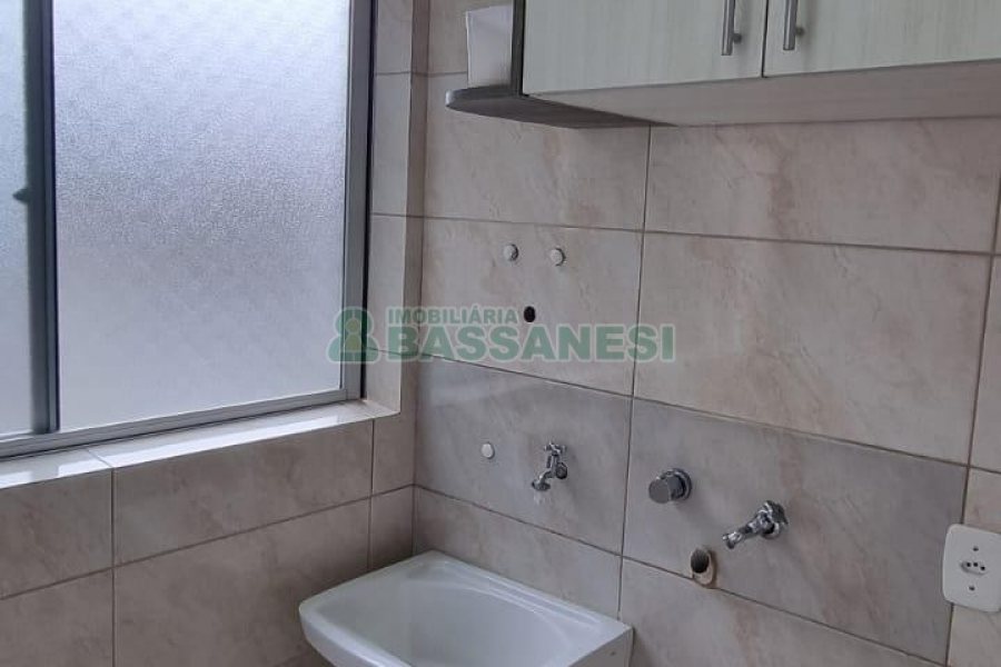 Apto Mobiliado com 71m², 2 dormitórios, 1 vaga, no bairro Lourdes em Caxias do Sul para Alugar ou Comprar
