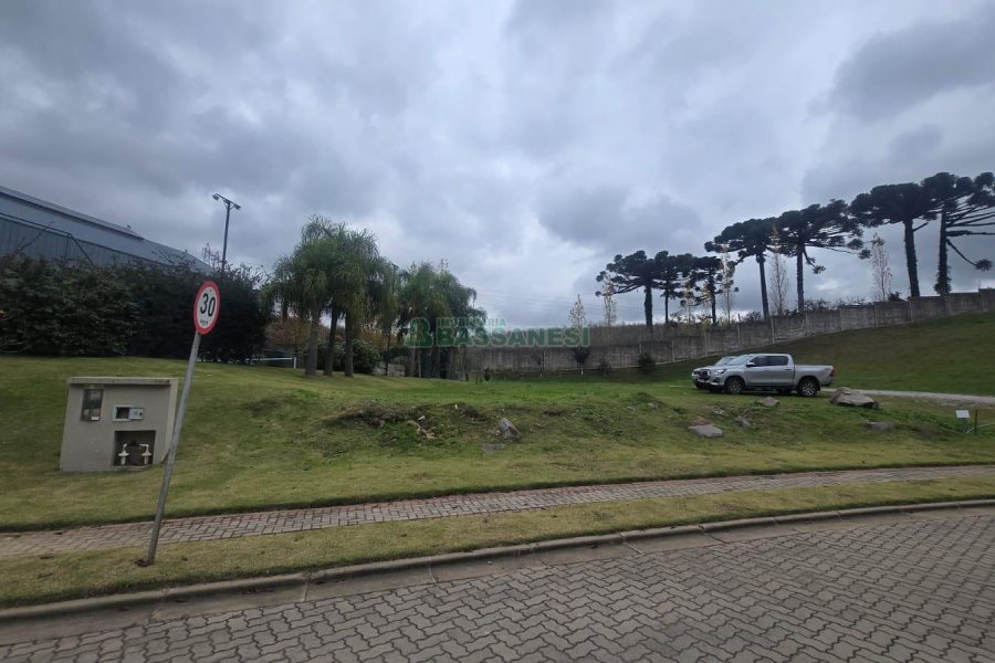 Terreno, no bairro Nossa Senhora da Saúde em Caxias do Sul para Comprar