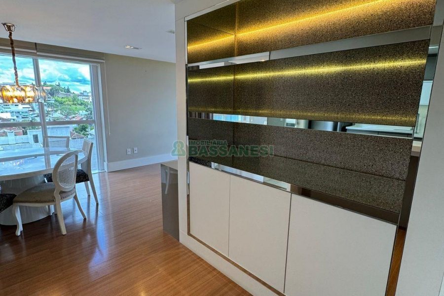 Apartamento com 125m², 3 dormitórios, 3 vagas, no bairro São Leopoldo em Caxias do Sul para Comprar