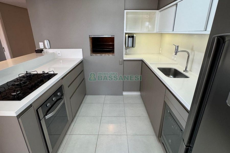 Apartamento com 125m², 3 dormitórios, 3 vagas, no bairro São Leopoldo em Caxias do Sul para Comprar