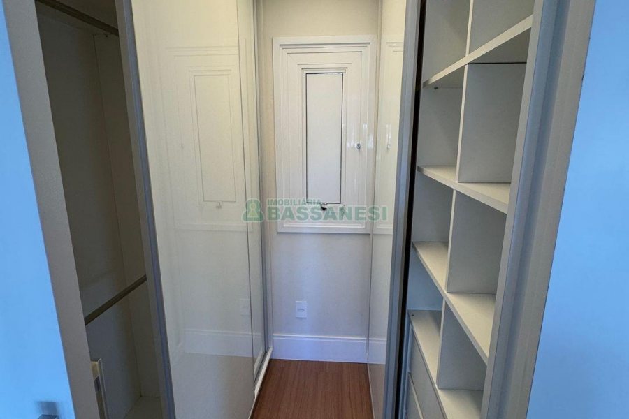 Apartamento com 125m², 3 dormitórios, 3 vagas, no bairro São Leopoldo em Caxias do Sul para Comprar