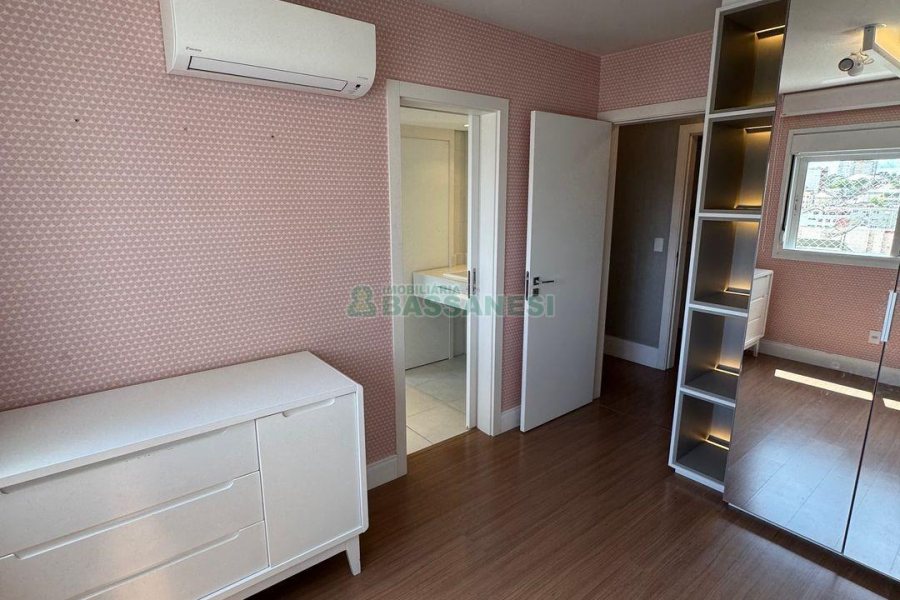 Apartamento com 125m², 3 dormitórios, 3 vagas, no bairro São Leopoldo em Caxias do Sul para Comprar