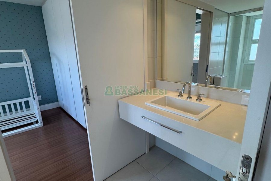 Apartamento com 125m², 3 dormitórios, 3 vagas, no bairro São Leopoldo em Caxias do Sul para Comprar