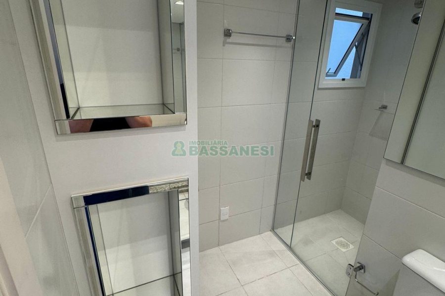 Apartamento com 125m², 3 dormitórios, 3 vagas, no bairro São Leopoldo em Caxias do Sul para Comprar