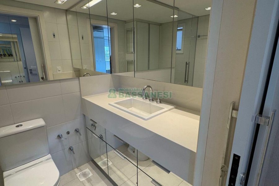 Apartamento com 125m², 3 dormitórios, 3 vagas, no bairro São Leopoldo em Caxias do Sul para Comprar