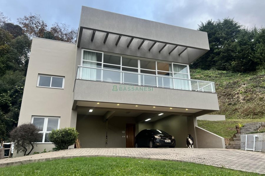 Casa Mobiliada com 332m², 3 dormitórios, 4 vagas, no bairro Linha 40 em Caxias do Sul para Comprar