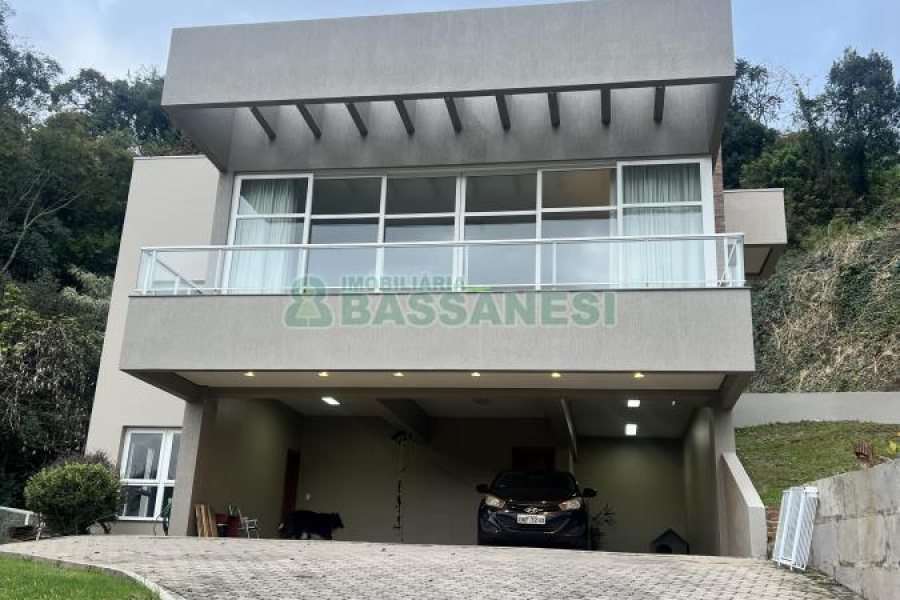 Casa Mobiliada com 332m², 3 dormitórios, 4 vagas, no bairro Linha 40 em Caxias do Sul para Comprar