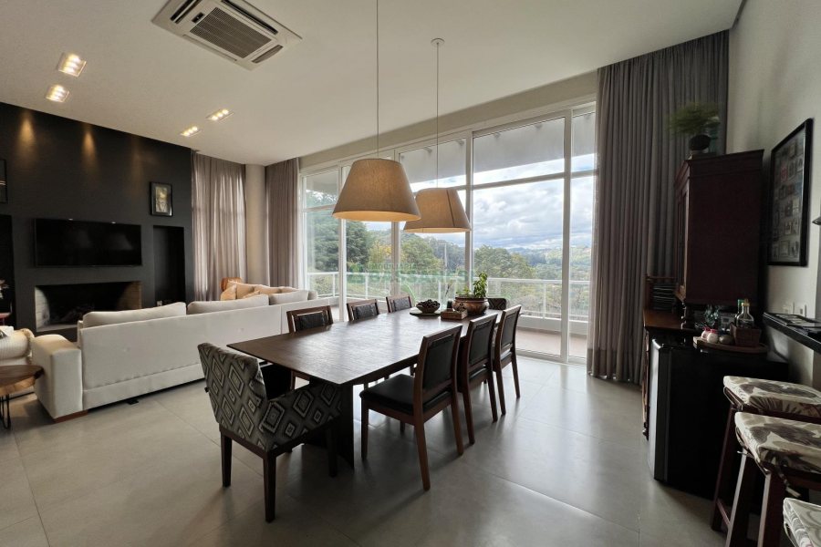 Casa Mobiliada com 332m², 3 dormitórios, 4 vagas, no bairro Linha 40 em Caxias do Sul para Comprar