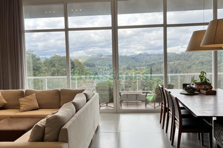 Casa Mobiliada com 332m², 3 dormitórios, 4 vagas, no bairro Linha 40 em Caxias do Sul para Comprar