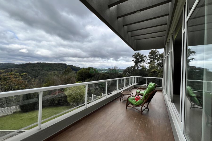 Casa Mobiliada com 332m², 3 dormitórios, 4 vagas, no bairro Linha 40 em Caxias do Sul para Comprar