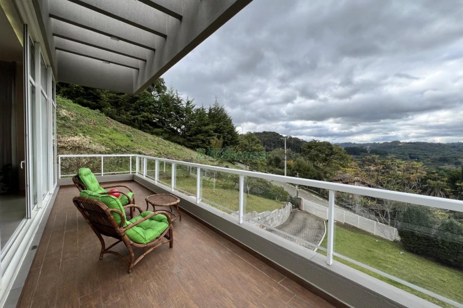 Casa Mobiliada com 332m², 3 dormitórios, 4 vagas, no bairro Linha 40 em Caxias do Sul para Comprar