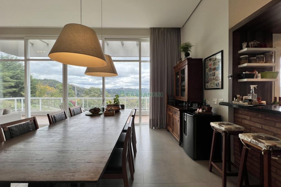 Casa Mobiliada com 332m², 3 dormitórios, 4 vagas, no bairro Linha 40 em Caxias do Sul para Comprar