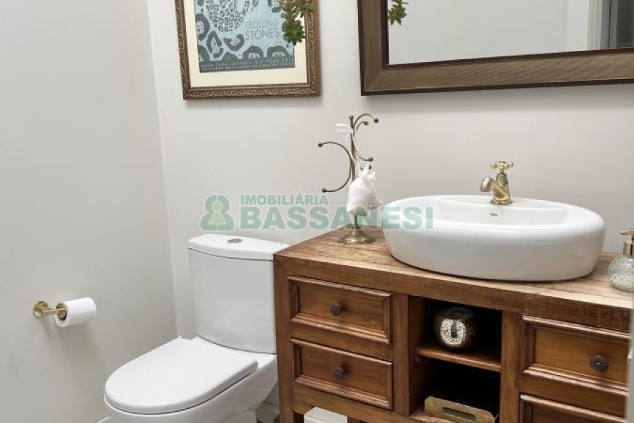 Casa Mobiliada com 332m², 3 dormitórios, 4 vagas, no bairro Linha 40 em Caxias do Sul para Comprar