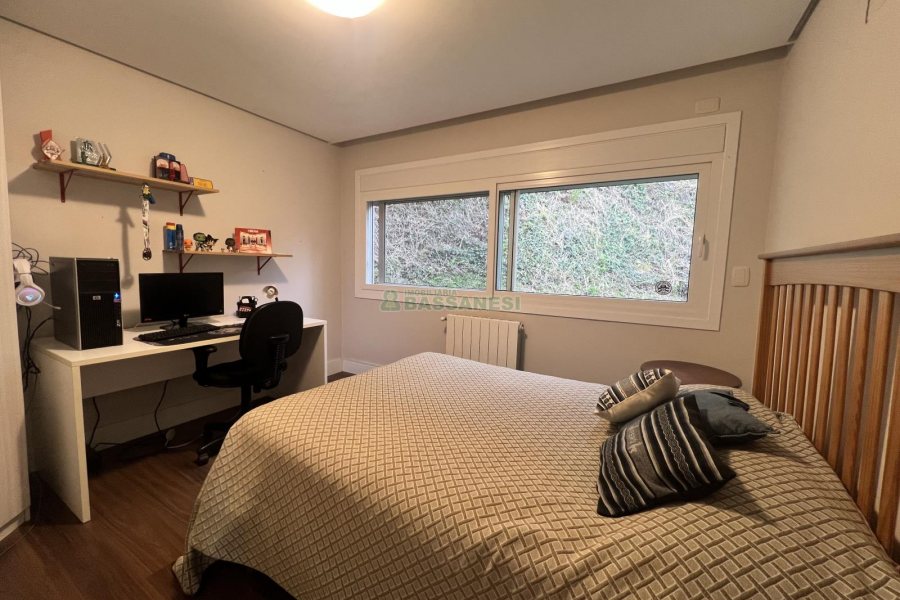 Casa Mobiliada com 332m², 3 dormitórios, 4 vagas, no bairro Linha 40 em Caxias do Sul para Comprar
