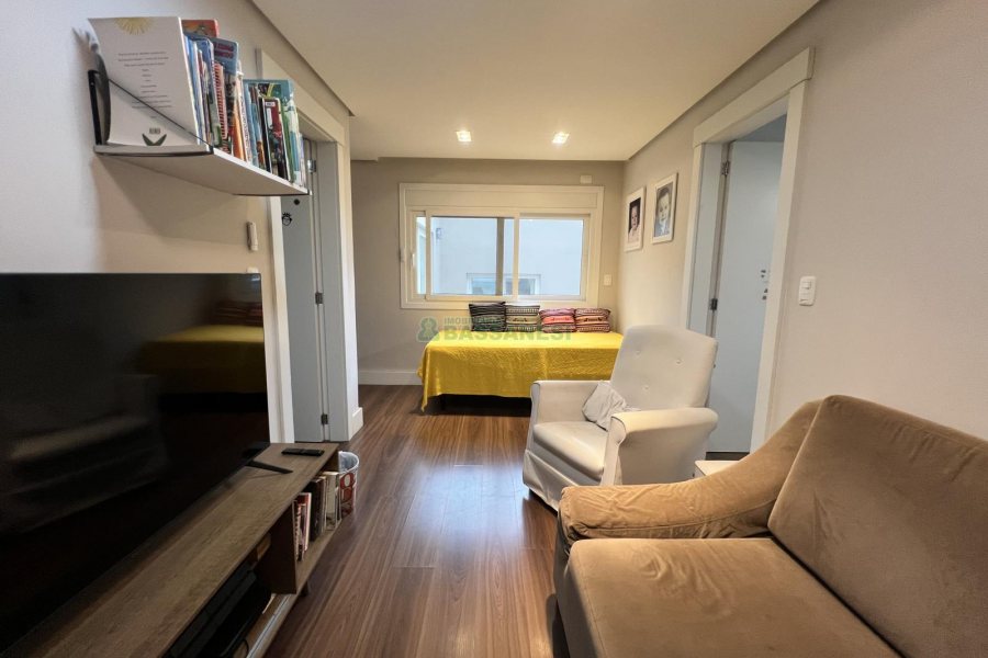 Casa Mobiliada com 332m², 3 dormitórios, 4 vagas, no bairro Linha 40 em Caxias do Sul para Comprar