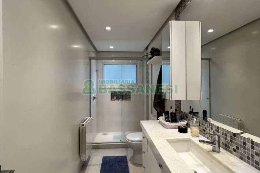 Casa Mobiliada com 332m², 3 dormitórios, 4 vagas, no bairro Linha 40 em Caxias do Sul para Comprar
