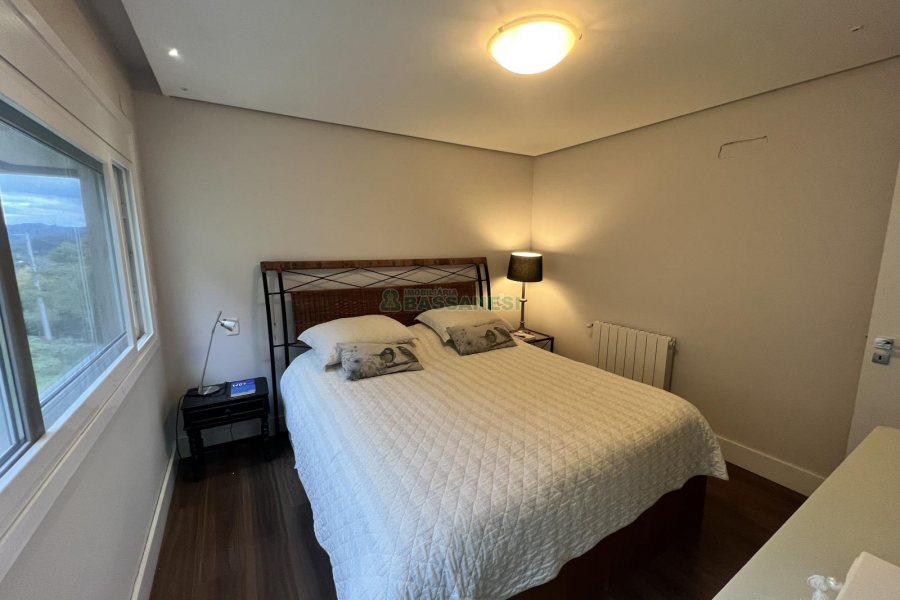 Casa Mobiliada com 332m², 3 dormitórios, 4 vagas, no bairro Linha 40 em Caxias do Sul para Comprar
