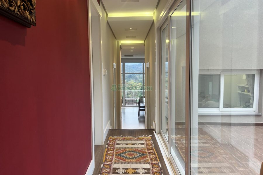 Casa Mobiliada com 332m², 3 dormitórios, 4 vagas, no bairro Linha 40 em Caxias do Sul para Comprar