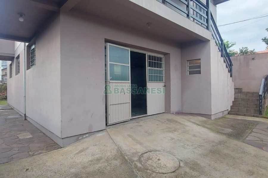 Casa com 216m², 3 dormitórios, 4 vagas, no bairro Nossa Senhora de Fátima em Caxias do Sul para Alugar
