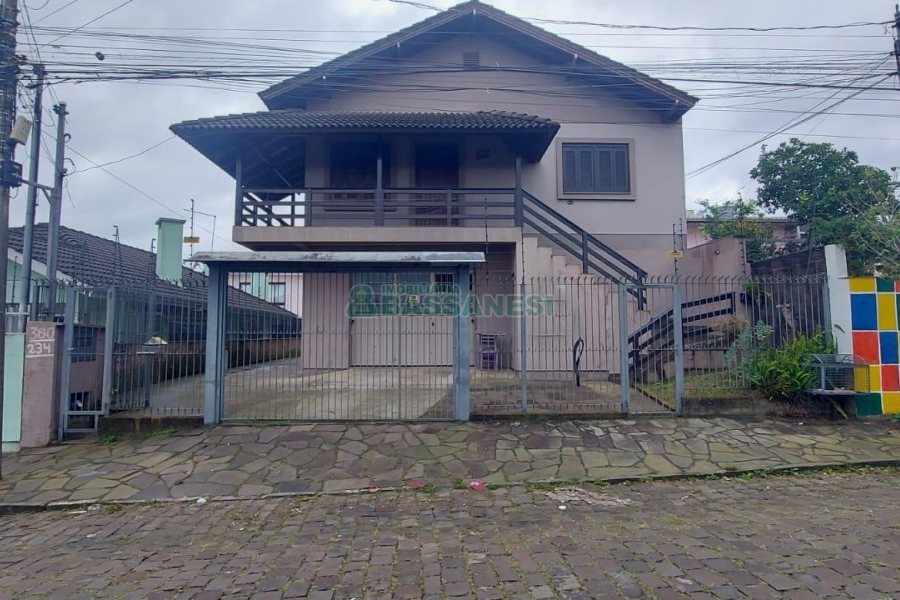 Casa com 216m², 3 dormitórios, 4 vagas, no bairro Nossa Senhora de Fátima em Caxias do Sul para Alugar