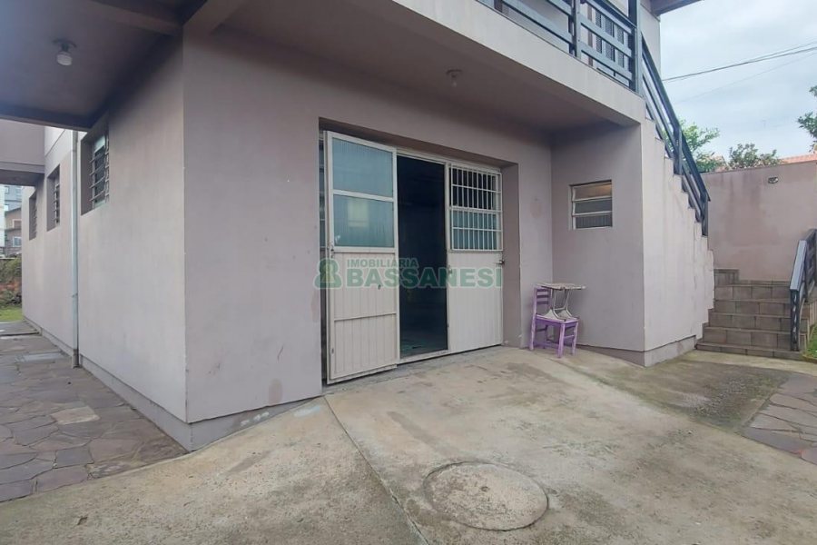 Casa com 216m², 3 dormitórios, 4 vagas, no bairro Nossa Senhora de Fátima em Caxias do Sul para Alugar