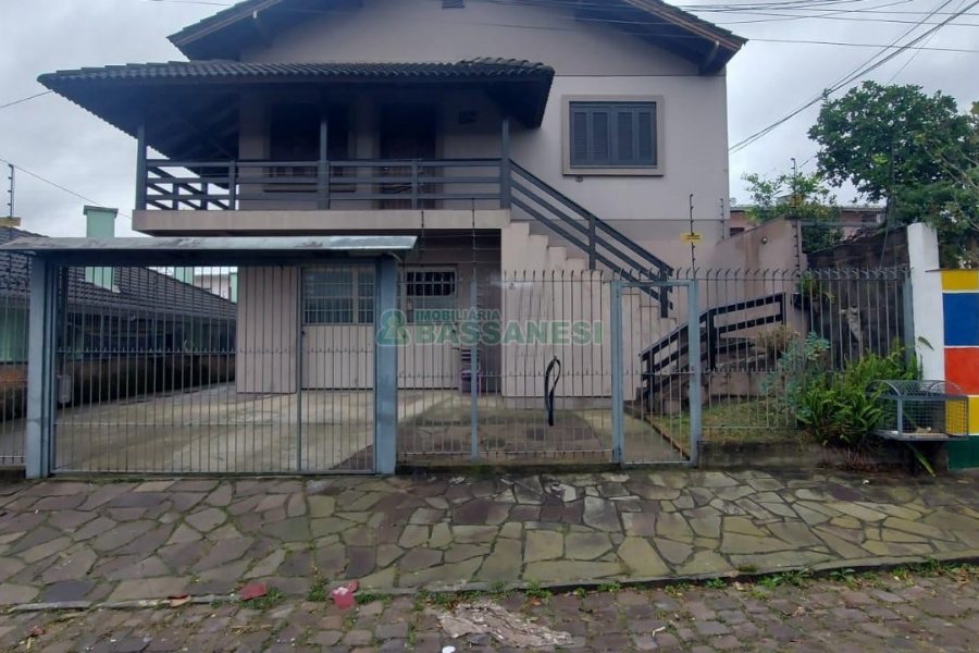 Casa com 216m², 3 dormitórios, 4 vagas, no bairro Nossa Senhora de Fátima em Caxias do Sul para Alugar