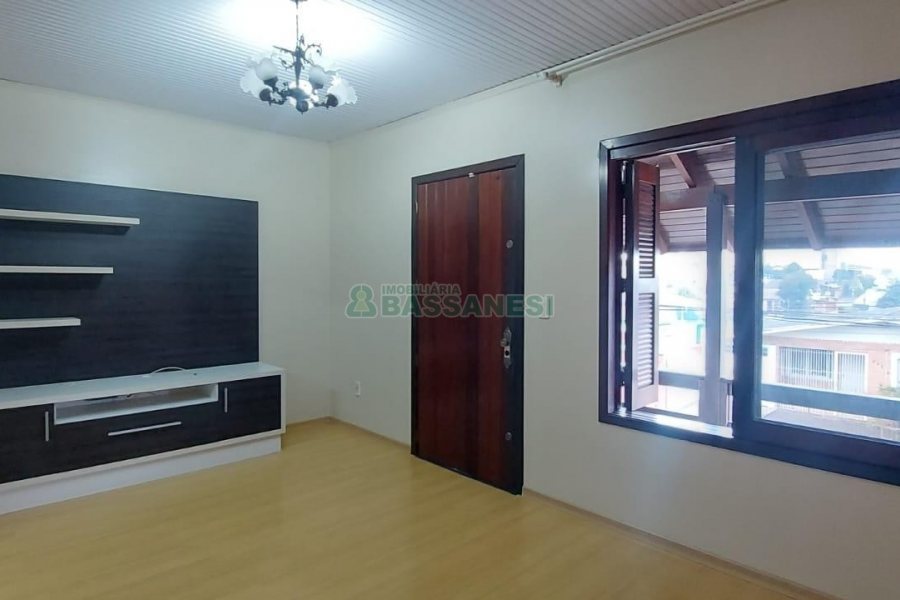 Casa com 216m², 3 dormitórios, 4 vagas, no bairro Nossa Senhora de Fátima em Caxias do Sul para Alugar