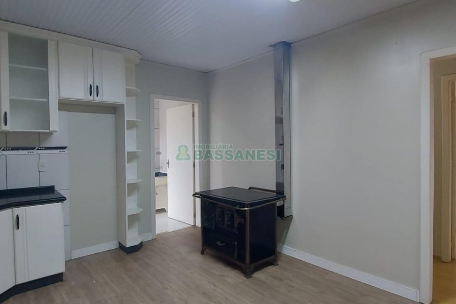 Casa com 216m², 3 dormitórios, 4 vagas, no bairro Nossa Senhora de Fátima em Caxias do Sul para Alugar