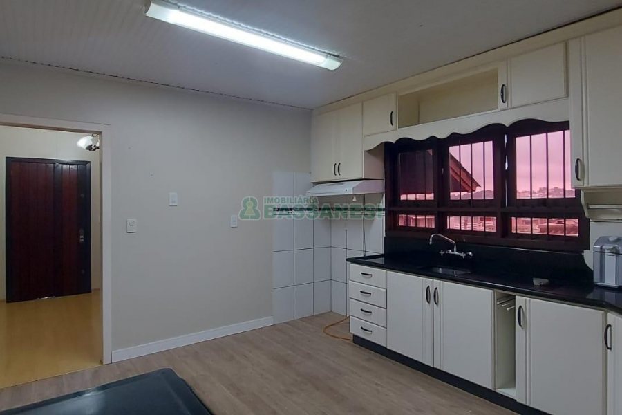 Casa com 216m², 3 dormitórios, 4 vagas, no bairro Nossa Senhora de Fátima em Caxias do Sul para Alugar