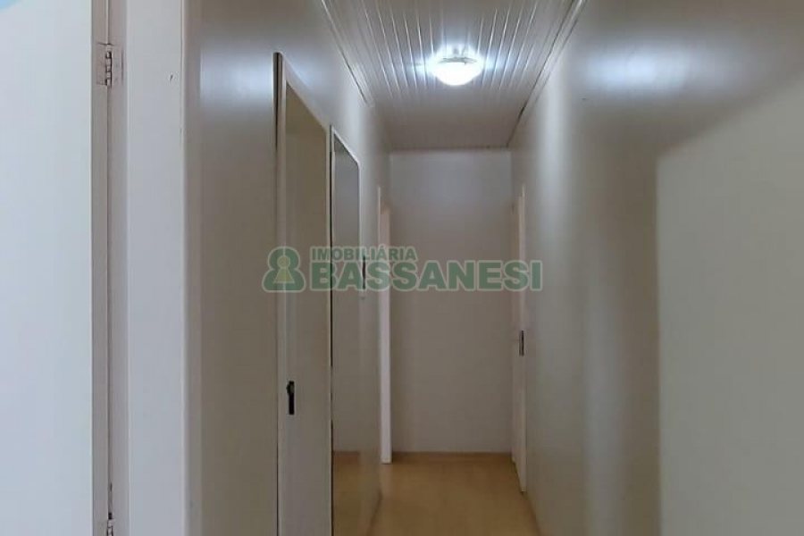Casa com 216m², 3 dormitórios, 4 vagas, no bairro Nossa Senhora de Fátima em Caxias do Sul para Alugar