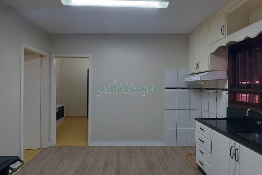 Casa com 216m², 3 dormitórios, 4 vagas, no bairro Nossa Senhora de Fátima em Caxias do Sul para Alugar
