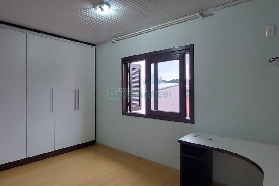 Casa com 216m², 3 dormitórios, 4 vagas, no bairro Nossa Senhora de Fátima em Caxias do Sul para Alugar