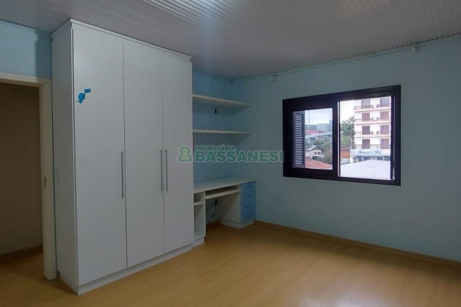 Casa com 216m², 3 dormitórios, 4 vagas, no bairro Nossa Senhora de Fátima em Caxias do Sul para Alugar