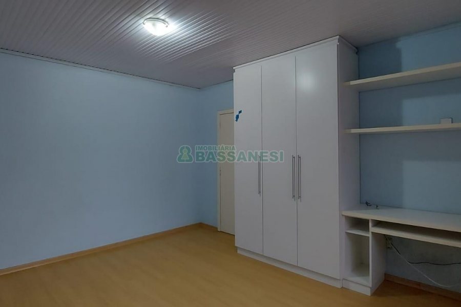 Casa com 216m², 3 dormitórios, 4 vagas, no bairro Nossa Senhora de Fátima em Caxias do Sul para Alugar