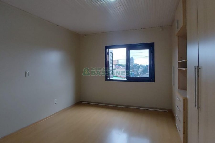Casa com 216m², 3 dormitórios, 4 vagas, no bairro Nossa Senhora de Fátima em Caxias do Sul para Alugar
