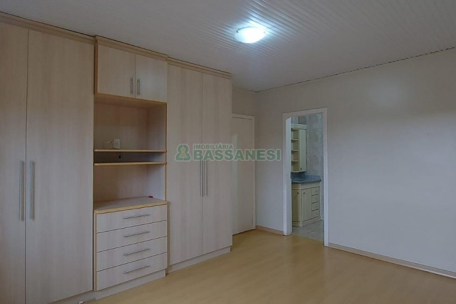 Casa com 216m², 3 dormitórios, 4 vagas, no bairro Nossa Senhora de Fátima em Caxias do Sul para Alugar