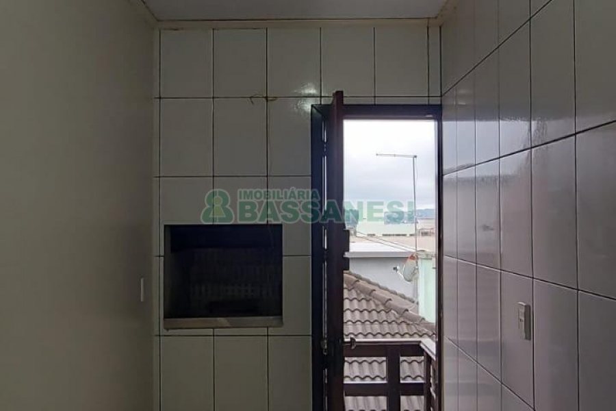 Casa com 216m², 3 dormitórios, 4 vagas, no bairro Nossa Senhora de Fátima em Caxias do Sul para Alugar