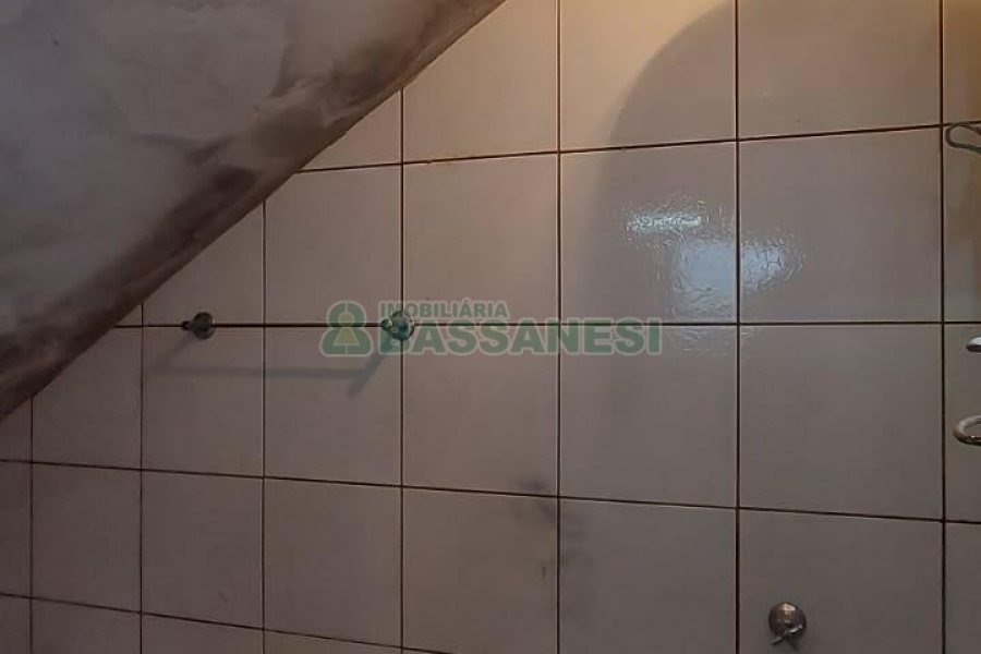 Casa com 216m², 3 dormitórios, 4 vagas, no bairro Nossa Senhora de Fátima em Caxias do Sul para Alugar