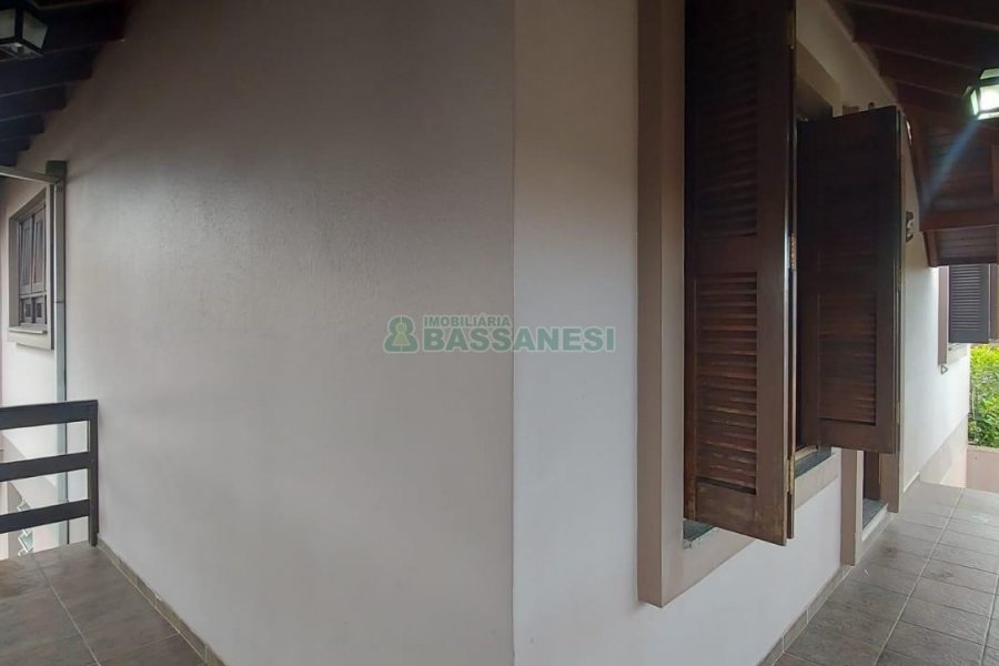 Casa com 216m², 3 dormitórios, 4 vagas, no bairro Nossa Senhora de Fátima em Caxias do Sul para Alugar
