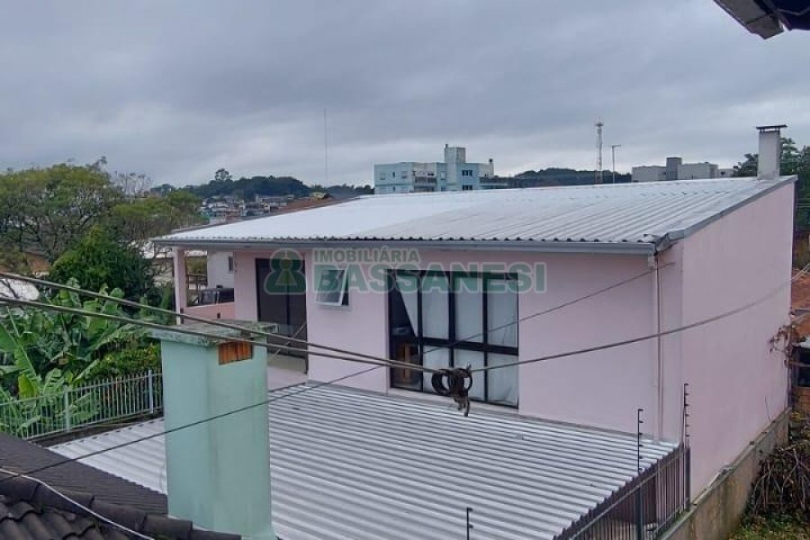 Casa com 216m², 3 dormitórios, 4 vagas, no bairro Nossa Senhora de Fátima em Caxias do Sul para Alugar